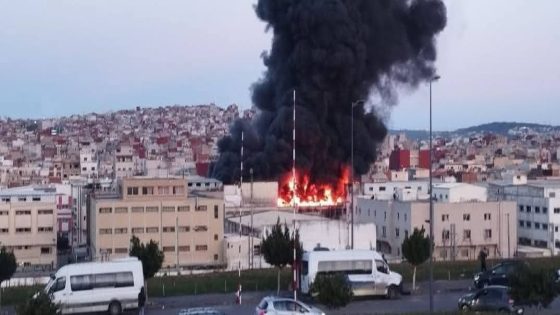 حريق مهول يلتهم مصنعاً للأحدية البلاستيكية بطنجة